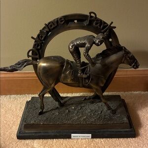 Delaware Park Bronze Equestrian Horse Shoe Track Jockey Derby Sculpture